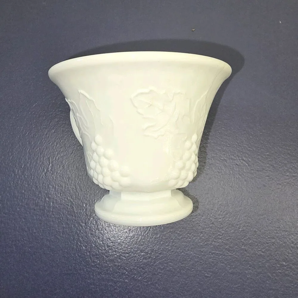 Indiana White Milk  Glass Tea Cups Set Of 4 Colony Harvest Grape Vtg W/O Saucer - Picture 3 of 4